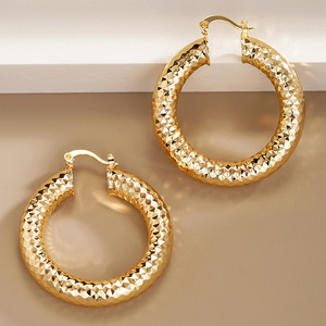 Orecchini a Cerchio Chunky per Donne, Design con Motivo a Diamante, Gioielli di Moda Unici e Distintivi - Product Image 5