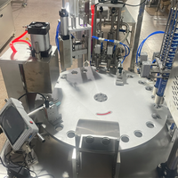 Machine automatique rotative de scellage de coupelles Calippo et de conditionnement de cornets de glace pour poudre de boisson et eau pure de haute qualité