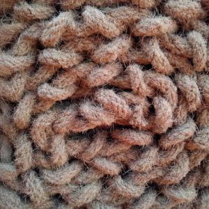 Tapis en fibre de coco artisanal offrant une grande durabilité et une esthétique naturelle pour de multiples applications - Product Image 1