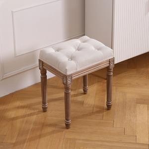 Tabouret en tissu avec capitonnage boutonné et pieds en bois, ajoute du caractère à votre salon <span class=keywords><strong>ou</strong></span> votre chambre - Product Image 1