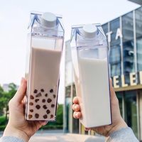 Bouteille d'eau en plastique réutilisable transparente rose clair de haute qualité avec logo personnalisé, sans BPA, en forme de boîte de lait