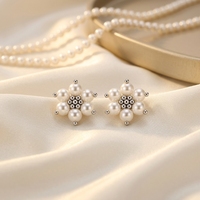 925 Sterling Silber Trendige Rhodium-Blumen-Perlen-Cluster-Ohrstecker Elegant für Damen Geschenk Braut Geburtstag Hochzeit Jubiläum