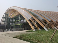 Pont en acier pour projet de transport de structure métallique courbée soudée à haute résistance et à faible teneur en carbone, fabriqué par un fabricant chinois