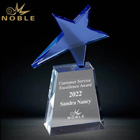 Noble trophée de cristal en forme d'étoile pour la reconnaissance du texte gravé personnalisé Premium Quality Business Award