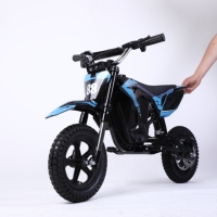 Moped électrique pour enfants Freeboy Y3, équipé d'un phare lumineux et d'un système de freinage fiable pour la conduite en extérieur
