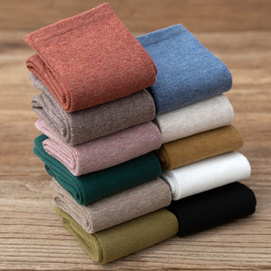Atacado Custom Plain School Algodão Respirável Esporte Meias Femininas de Alta Qualidade 100% Orgânica Tripulação Meias de Cor Sólida para As Mulheres