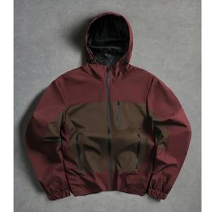 Veste à capuche pour homme avec blocs de couleur - Veste d'extérieur zippée bordeaux et marron avec plusieurs poches et poignets ajustables Fabricant de vestes - Product Image 1