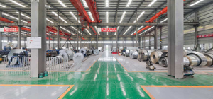 Venta Directa de Fábrica: Barrera de Tráfico, Barrera Anticolisión con Viga Corrugada, Divisor de Carreteras, Valla Galvanizada para Carreteras y Autopistas - Product Image 3