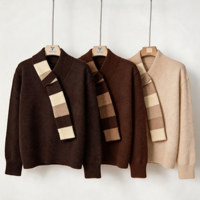 Pull-over en maille pour femme, col en V, avec détail écharpe à carreaux amovible, marron foncé uni, poignets et ourlet côtelés, coupe décontractée, pour l'automne