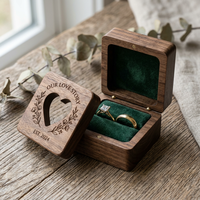 Petite boîte à alliances en bois gravée avec découpe en forme de cœur - Boîte à alliances personnalisable faite à la main pour fiançailles et demande en mariage