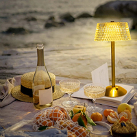 Lampe de table LED moderne en acrylique transparent réglable avec port USB rechargeable pour hôtel, chevet, salon, restaurant et bureau