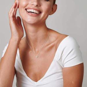 YWLY all'ingrosso acciaio inossidabile personalizzato 14K placcato oro nome collana piccola lettera iniziale collana <span class=keywords><strong>per</strong></span> le donne ragazze - Product Image 2