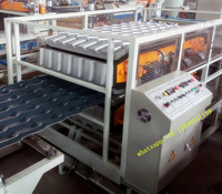 Machine d'extrusion de feuilles de tuiles ondulées en PVC Ligne de production de feuilles de toit ondulées en PVC