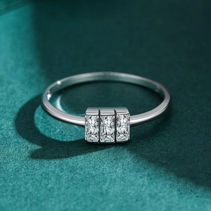 Anello in <span class=keywords><strong>Argento</strong></span> Sterling 925 con Tre File di Pietre, Taglio a Gradini, Incastonatura a Blocco CZ, Gioiello per Matrimonio e Fidanzamento per Donne - Product Image 2
