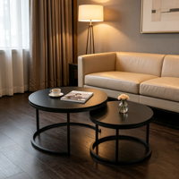 Ensemble de tables basses gigognes modernes, plateau noir mat, structure en métal noir, 2 tables gigognes, salon, hôtel