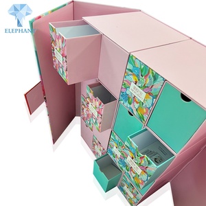 Boîte mystère de jouets électroniques et cosmétiques roses avec 20 articles ou plus à l'intérieur - Product Image 2