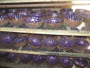 Bols en noix de coco laqués pour présentoirs de fruits décoratifs, centres de table et option durable pour les intérieurs de maison à prix abordable - Product Image 2