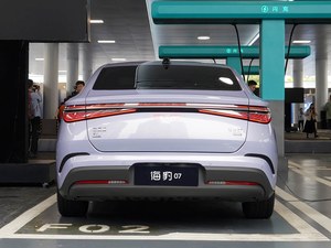 Nouvelle Voiture Électrique Seal 07 EV 2026 Modèle 705 Prestigieux Berline Intermédiaire 4 Portes 5 Places pour Trajets Quotidiens - Product Image 3