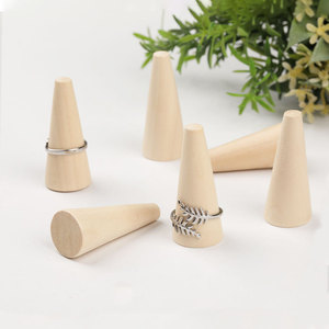 Support de présentation de bijoux en bois naturel, support conique pour bagues, 4.5x18cm, support de rangement pour accessoires de mode, pour bagues et bijoux - Product Image 1
