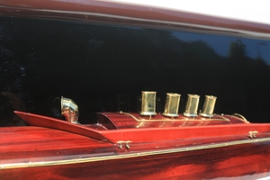 Modèle de bateau à moteur classique en bois artisanal GIA NHIEN Premium dans un coffret de présentation, décoration murale de luxe pour la maison ou le bureau - Product Image 6