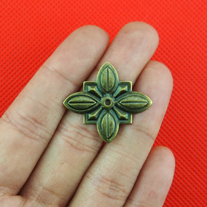 Pièce décorative en laiton en forme de fleur, diamètre de la tête de 1/2 pouce, rivet massif à bride, accessoire de quincaillerie - Product Image 1