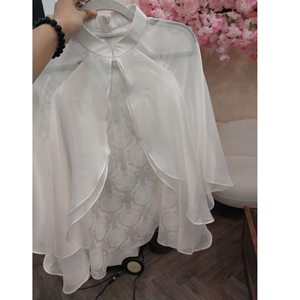 Robe de cérémonie vietnamienne en brocart avec motif de longévité du chauve-souris - Superposition en mousseline douce KPP28 - Product Image 1