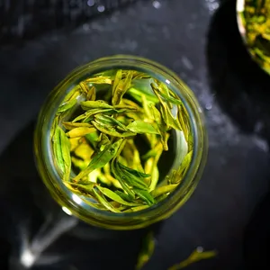 Thé vert fait à la main de West Lake Longjing échantillon gratuit de thé biologique Longjing sur Offre Spéciale