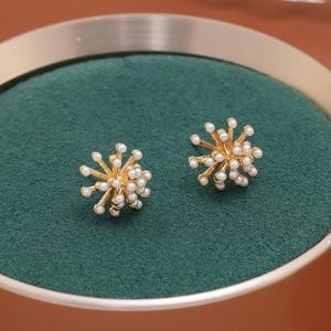 ต่างหูแบบติดหูทรงเรขาคณิตประดับเพชรซิร์คอน ชุบทอง 18K ผลิตจากทองเหลืองผสมทองแดง สไตล์เกาหลี สำหรับผู้หญิง เหมาะเป็นของขวัญงานแต่งงาน ขายส่ง - Product Image 1