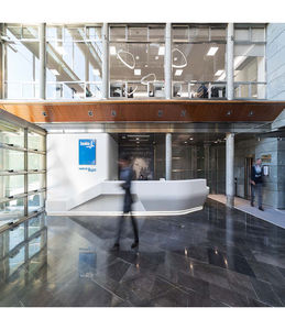 Comptoir de cabinet médical en surface solide CORIANS avec logo d'entreprise rétroéclairé et design modernisé - Product Image 5