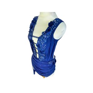Experimente una comodidad y una elegancia inigualables con la ropa de ballet lírico Tracey, hecha de nailon y spandex elásticos en color azul marino. - Product Image 1