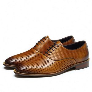 Chaussures en cuir formelles pour hommes, en cuir véritable, style Derby avec motifs gravés et finition mate, chaussures rétro pour gentleman - Product Image 1