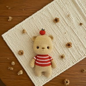Crochet Poupée de Petit Ours Brun avec Pomme Rouge Simple Crochet Débutant Activité Enfants Projets En Tricot - Product Image 2