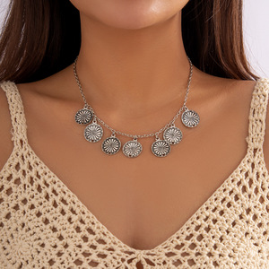 Collar tejido de moda para mujer Unionen 1405 con colgante de flecos de margaritas redondas vintage cadena de eslabones de latón - Product Image 2