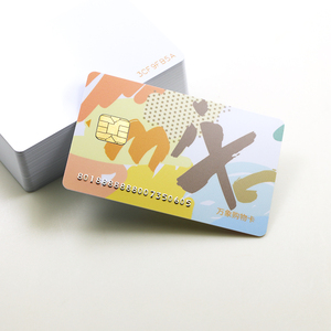 Tarjeta con chip de PVC personalizada de impresión de plástico CMYK con número en relieve de plata - Product Image 4