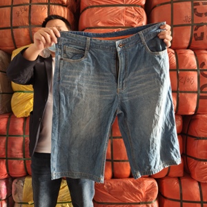 Vendita all'Ingrosso di Pantaloncini in Denim di Marca di Alta Qualità, 100kg di Vestiti Usati in Balle con Spedizione Gratuita - Product Image 1