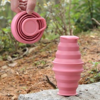 Bouteille d'eau sport pliable en silicone portable en gros avec porte-carte rétractable – Cadeau populaire pour le camping et les voyages