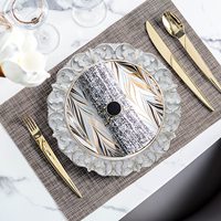 Assiettes de présentation vintage baroques de 13 pouces en plastique gaufré avec motif floral en dentelle pour réceptions de mariage et banquets