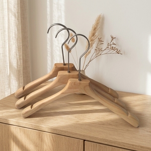 Porte-vêtements en bois et fer multifonctionnel, finition brillante, avec crochets et barres, écologique, classique, simple niveau, pour vestes, chemises et costumes, vente en gros - Product Image 1