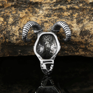 Yunnique – pendentif tête de bélier en acier inoxydable, collier du zodiaque animal, bijoux de style sombre pour hommes, cadeau - Product Image 3