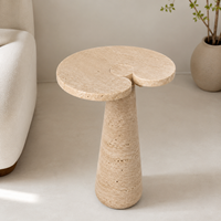 Table d'appoint ronde en travertin beige avec piétement en pierre cannelé