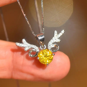 Collana con Ciondolo a Forma di Cervo per Donne, Tema Amore Portafortuna, Catena per Clavicola, Gioielli alla Moda - Product Image 1