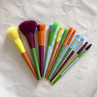 Ensemble de 12 pinceaux de maquillage en poils synthétiques colorés avec manche en bois pour le visage et le correcteur, faible MOQ, logo personnalisé, marque privée