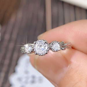 แหวนหรูหราสำหรับผู้หญิง เครื่องประดับนิ้วชี้แฟชั่นสุดหรู - Product Image 1