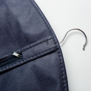 60*120 vente en gros de luxe en vrac Logo personnalisé non tissé housse anti-poussière transport vêtements stockage manteau costume vêtements sacs avec fermeture éclair - Product Image 3