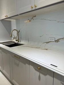 Calacatta altın mühendislik yapay kuvars Vanity tezgahı ada üstleri masa üstleri tezgah üstü Backsplash resepsiyon masası - Product Image 3