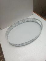 Witte plastic dienblad met metalen handgrepen, handgemaakt geometrisch traliewerkdesign, multifunctioneel voor keuken, eetkamer, Ramadan decoratie