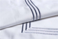Ensemble de draps de lit personnalisés en satin de coton pur 300T broderie blanche literie de luxe motif solide refroidissement pour hôpital hôtel 4 pièces