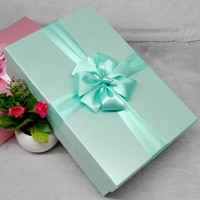 Boîte cadeau personnalisée avec gaufrage, revêtement UV, carton écologique recyclable, ruban satiné et nœud pour emballage de vêtements, mariage, anniversaire