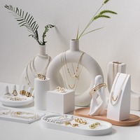 Ensemble de présentoirs à bijoux GZowin de haute qualité pour les centres commerciaux et les commerces de détail avec dimensions personnalisables
