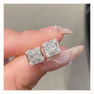 Boucles d'oreilles en or blanc 18 carats Xinfly avec diamants, 0,40 ct, diamants taille baguette, grappe carrée, halo élégant et luxueux - Product Image 1